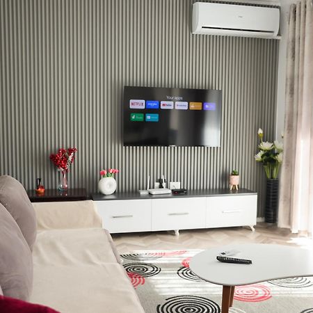 Family Apartment Tirana Esterno foto