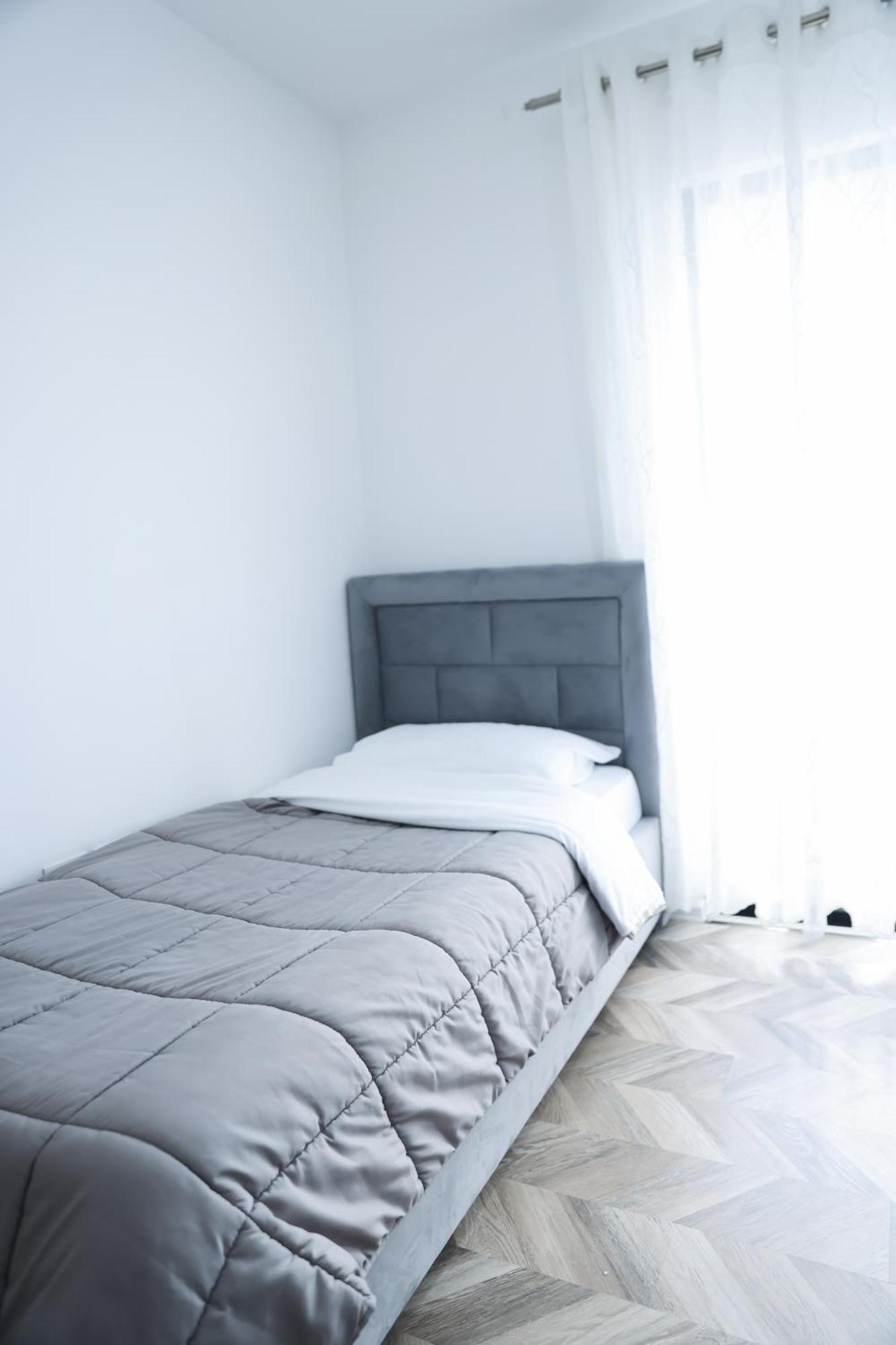 Family Apartment Tirana Esterno foto