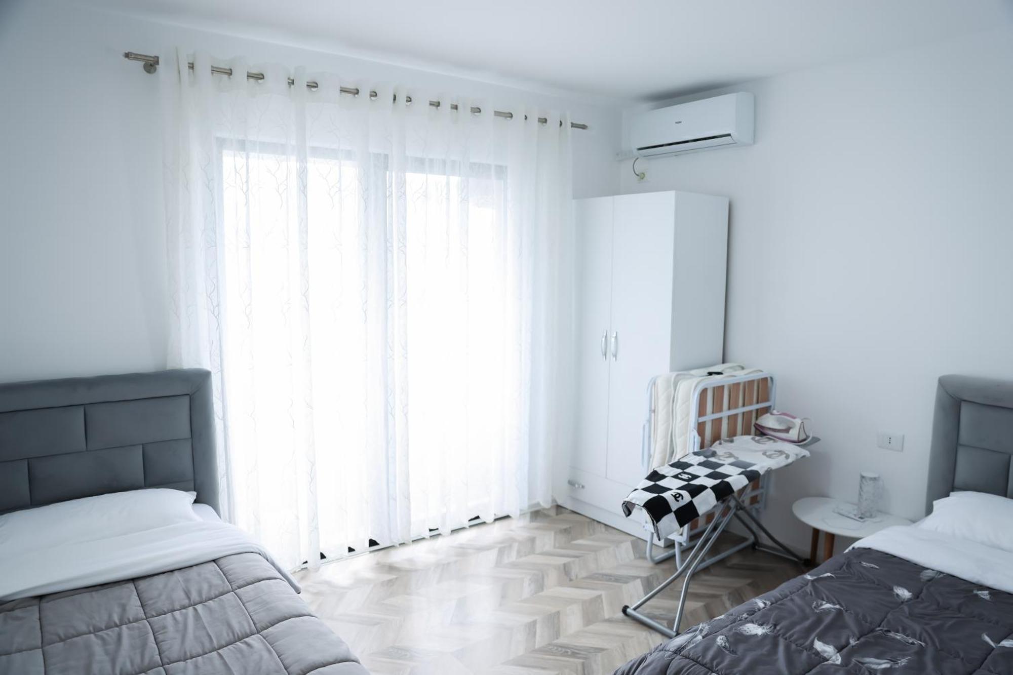 Family Apartment Tirana Esterno foto